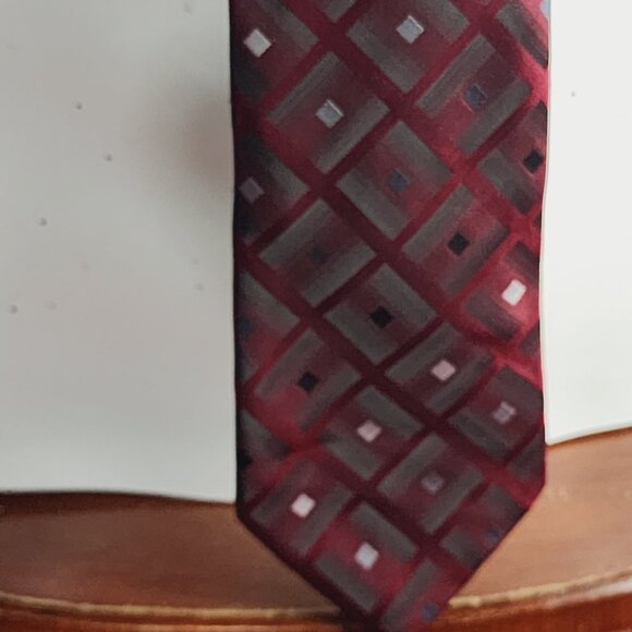 Van Heusen Red Black Gray White Box Geo Color Change Design Poly Hand Made Tie - Picture 6 of 16